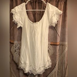 White top , Size Large , No stains or snags in good condition